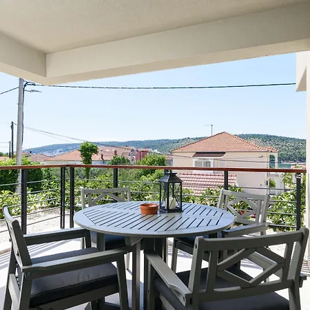 Ursa Apartment *